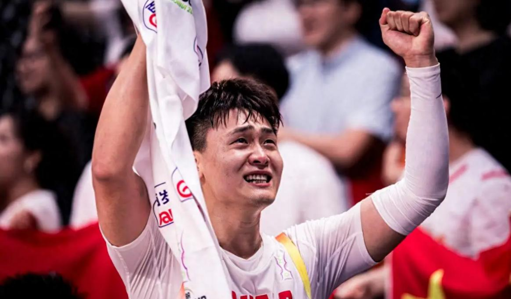 又见绝平！新疆男篮与密尔沃基雄鹿鏖战至终场，赵继伟读秒救主的简单介绍