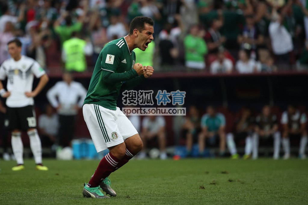 爱游戏体育-包含斯瓦泰克赛点兑现，国际米兰淘汰费内巴切晋级四强，主帅激动落泪的词条